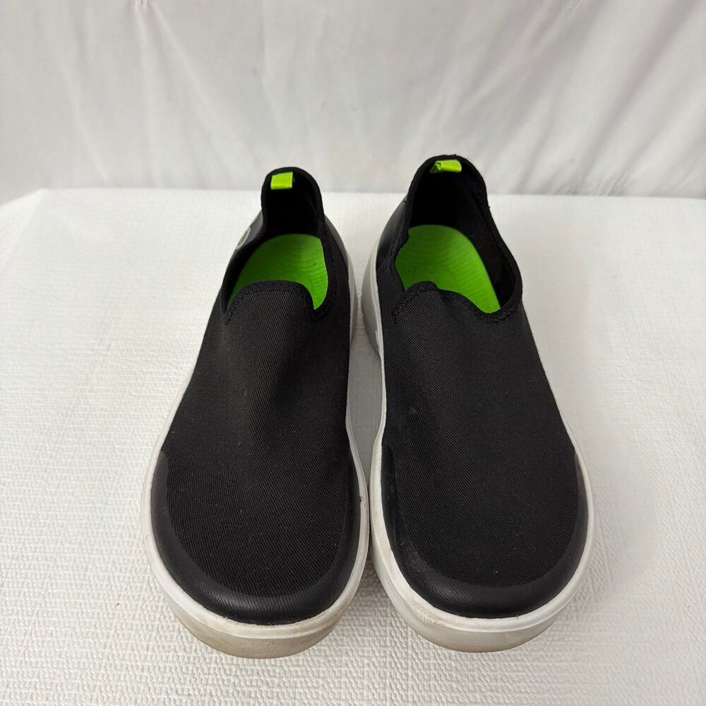 OOFOS OOmg eeZee Low Shoes Womens Size 7 Black Recovery Sneaker Slip On - Picture 3 of 10